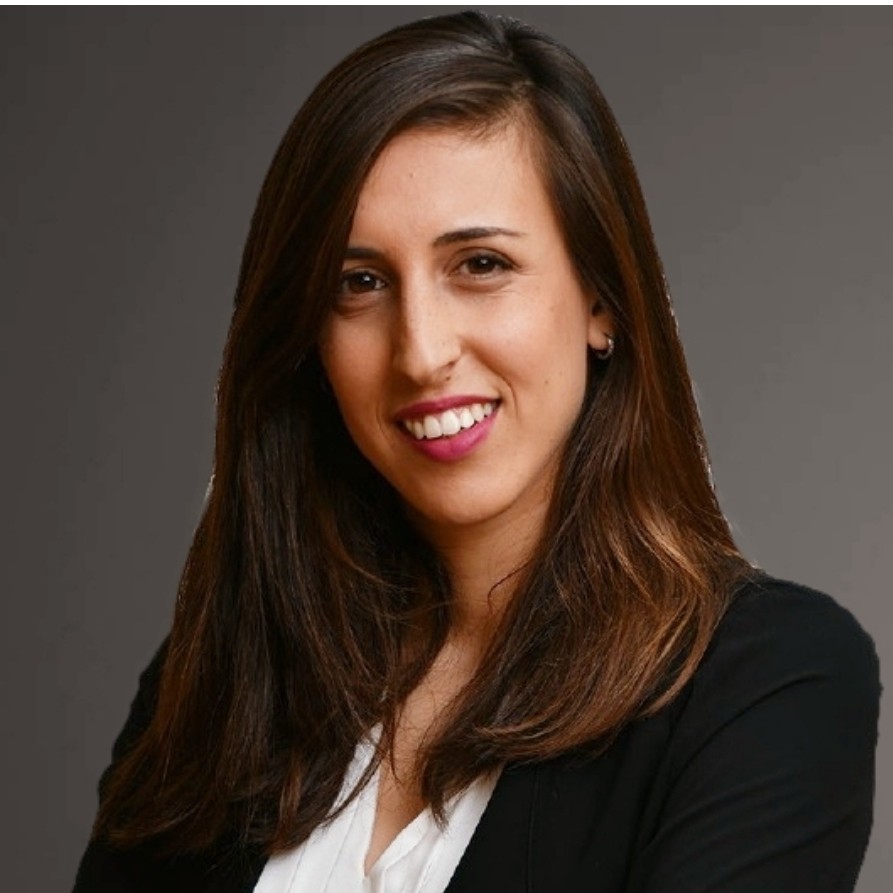 תמונה מאיה מנור מגשרת עוד